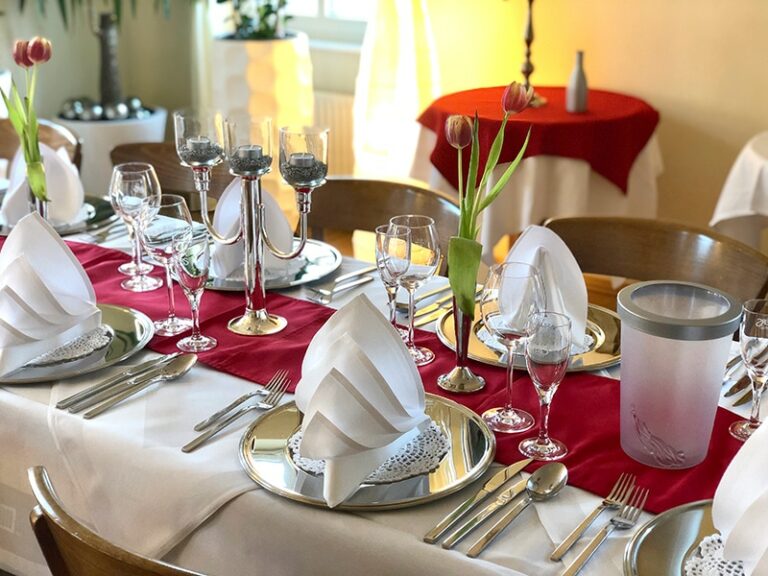 burghotel muenzenberg restaurant tischdeko vorschau Burghotel Münzenberg